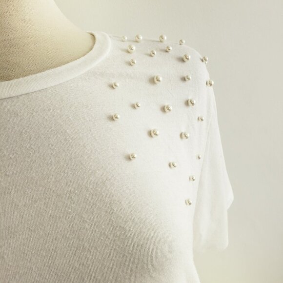 White Tee With Pearls Retro / Express / Size Petite Medium - Picture 2 of 6